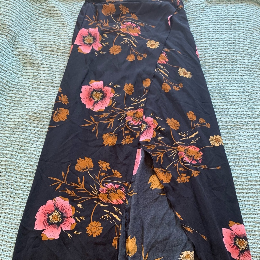 Floral, Maxi skirt with long slit.